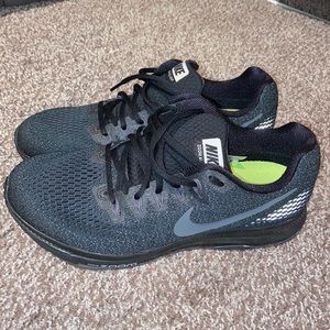 Men’s Nike Tennis Shoes, Size 8.5.